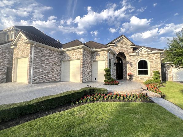 2722 N Southern Oaks Dr, Houston, TX 77068