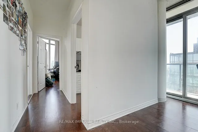 Additional image 32 of 832 Bay St Unit 3405