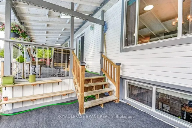 Additional image 37 of 726 Applewood Cres