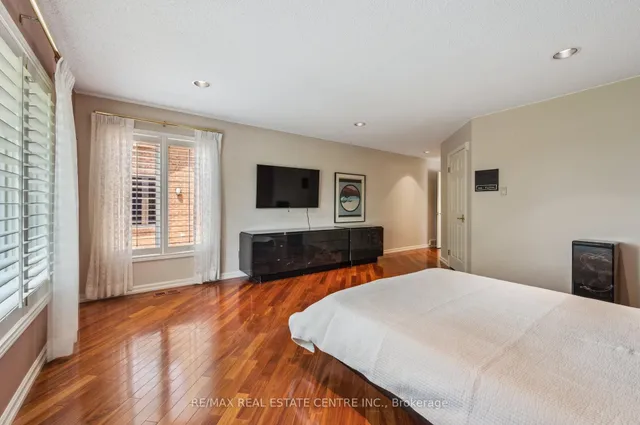 Additional image 28 of 211 Edgehill Dr