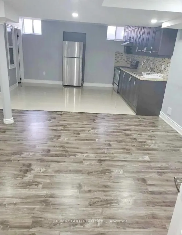 Additional image 46 of 14 Lisson Cres