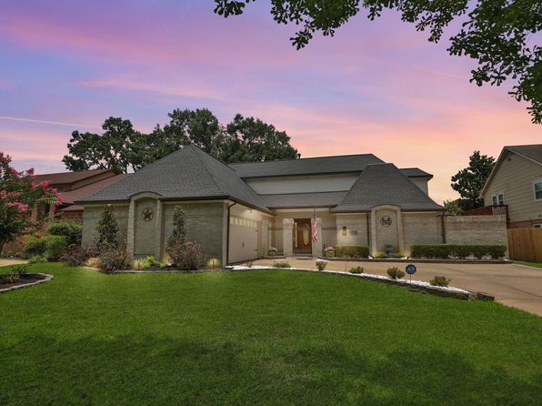 7310 Blenheim Palace Ln, Houston, TX 77095