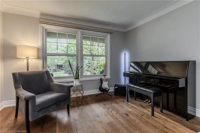 Additional image 10 of 6 Carl Cres