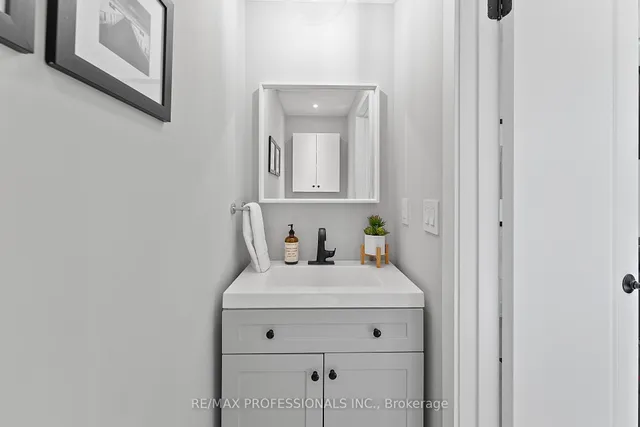 Additional image 38 of 1373 Islington Ave