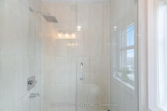 Additional image 32 of 70 Hogan Manor Dr