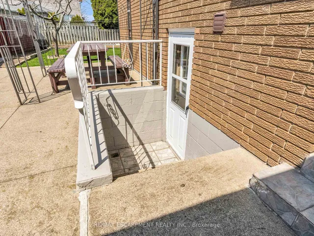 Additional image 33 of 31 Kilbourn Ave