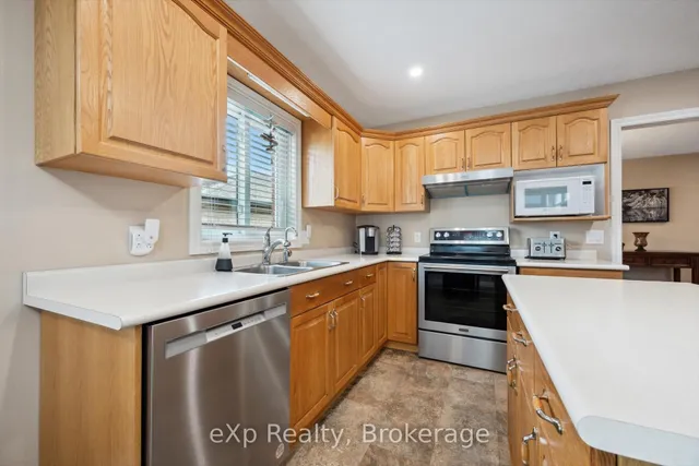Additional image 12 of 916 Keewatin Pl