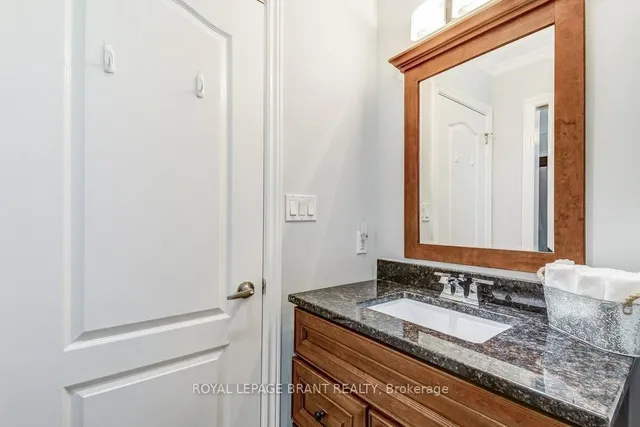 Additional image 22 of 726 Applewood Cres