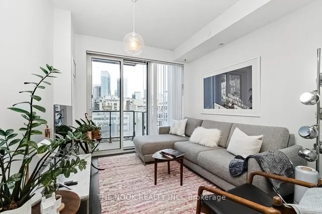 Additional image 19 of 435 Richmond St Unit 808