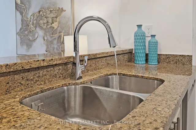 Additional image 15 of 1001 Bay St Unit 813