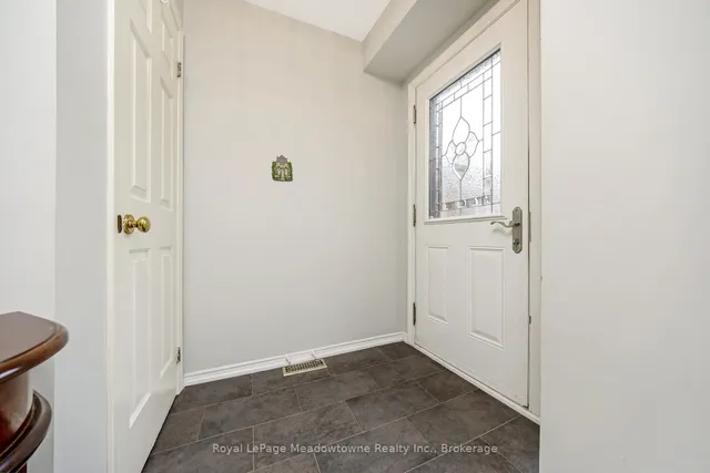 Additional image 4 of 500 Silverthorne Cres Unit 6