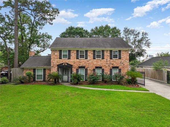 6607 Point Clear Dr, Houston, TX 77069
