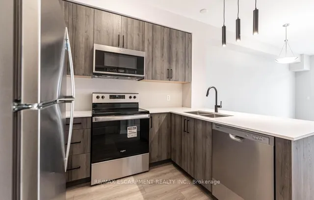 Additional image 6 of 120 Springvalley Cres Unit 106