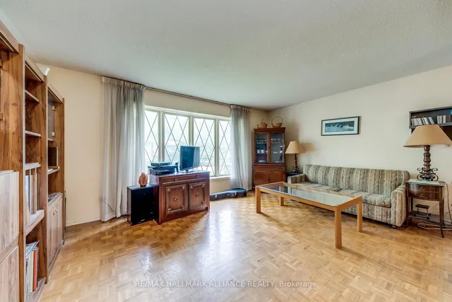 Additional image 11 of 455 Canterbury Cres