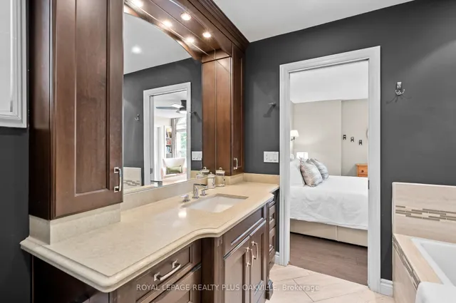 Additional image 20 of 5255 Lakeshore Rd Unit 49