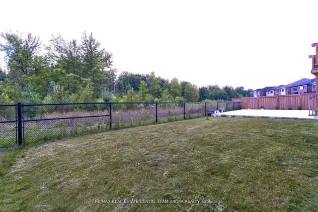 Additional image 35 of 566 Queen Mary Dr