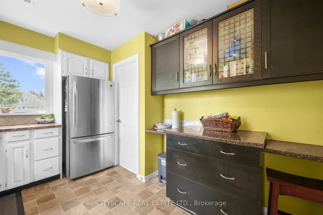 Additional image 15 of 17 Rita St