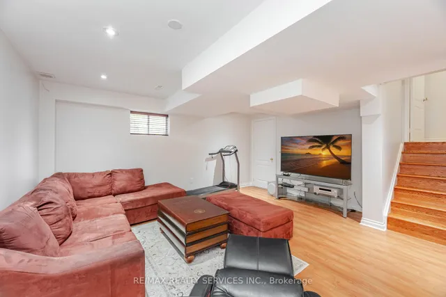 Additional image 36 of 51 LORMEL Gate