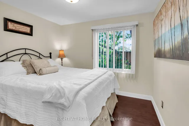 Additional image 32 of 400 Bloor St Unit 75