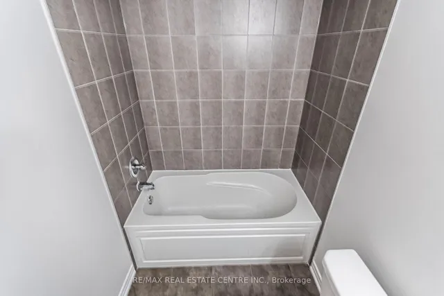 Additional image 36 of 31 Bayonne Dr