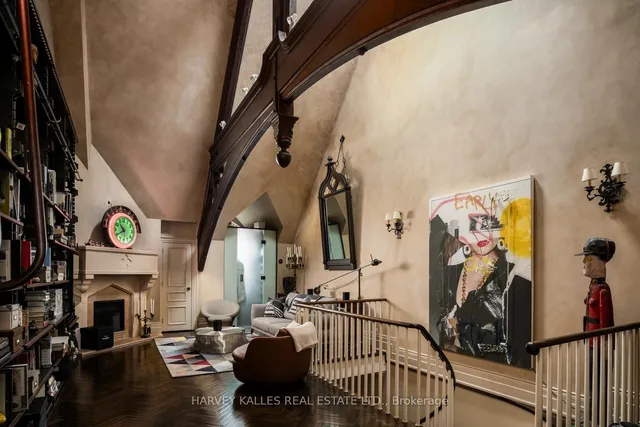 Additional image 32 of 12 Macpherson Ave Unit 3