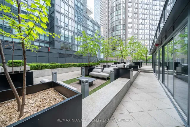 Additional image 32 of 955 Bay St Unit 2109