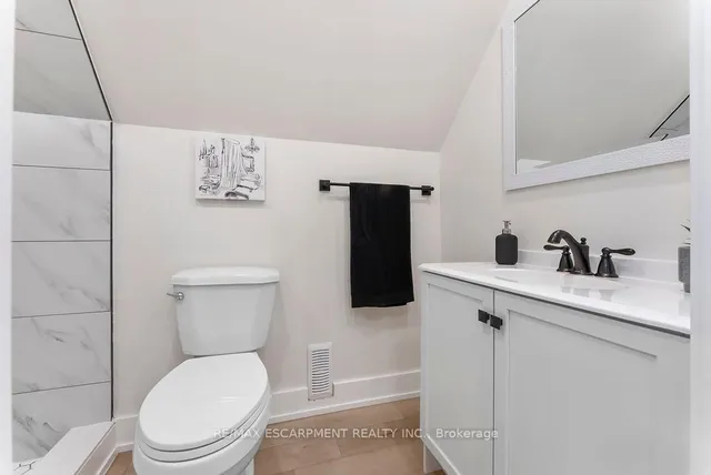 Additional image 19 of 272 East 15th St