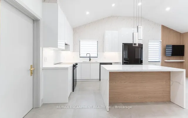 Additional image 10 of 174 ROXBOROUGH Ave