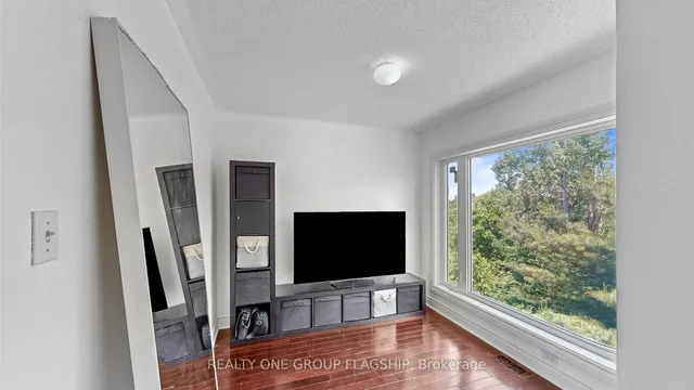 Additional image 30 of 42 Monaco Crt