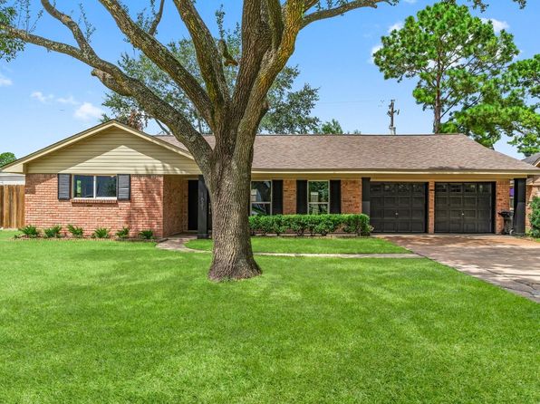 1631 Shadow Bend Dr, Houston, TX 77043
