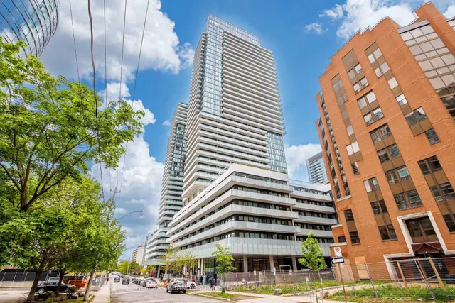 161 Roehampton Ave Unit 304