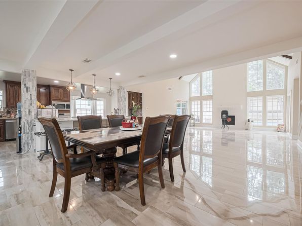 4803 Charade Dr, Houston, TX 77066