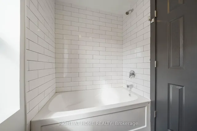 Additional image 33 of 32 Britannia Ave