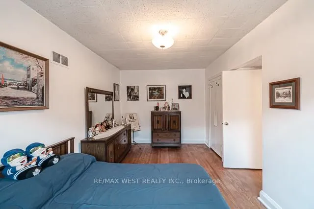 Additional image 28 of 1081 Islington Ave