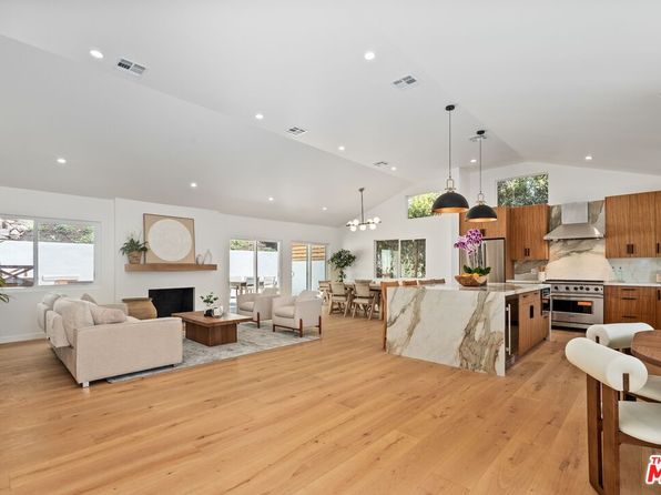 224 N Bundy Dr, Los Angeles, CA 90049