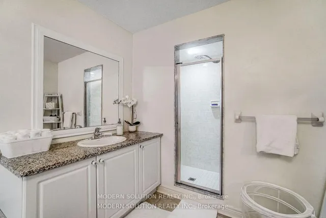 Additional image 34 of 552 Bessborough Dr