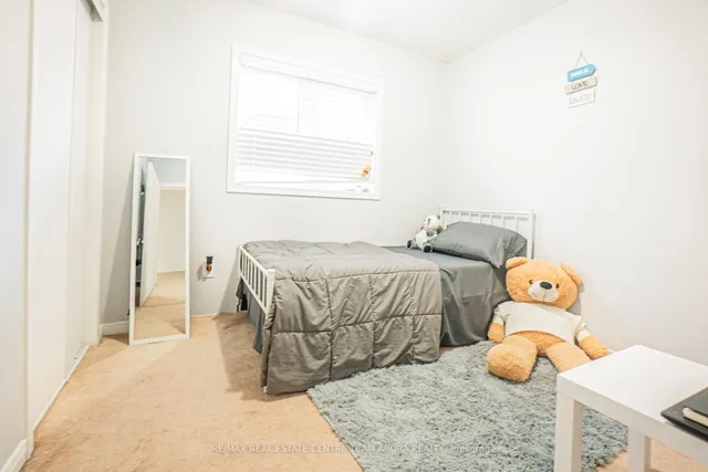 Additional image 19 of 157 Baffin Cres