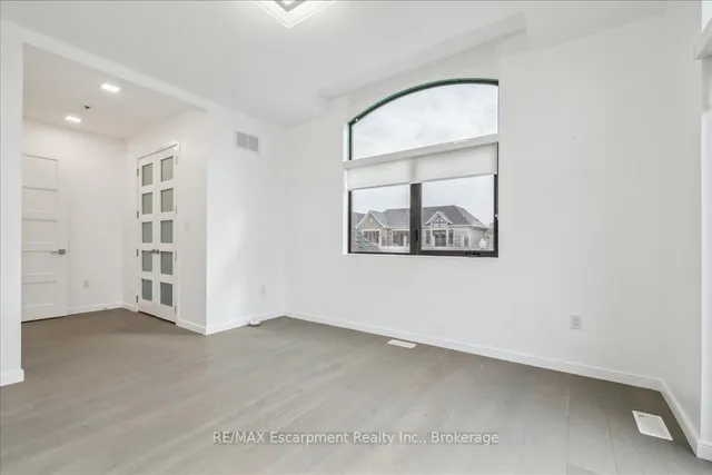 Additional image 43 of 39 Sunrow Gate