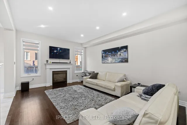 Additional image 7 of 923 Penson Cres