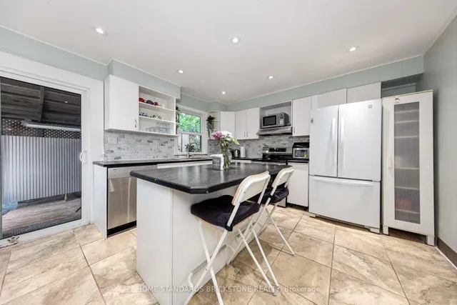 Additional image 8 of 140 Walter Ave