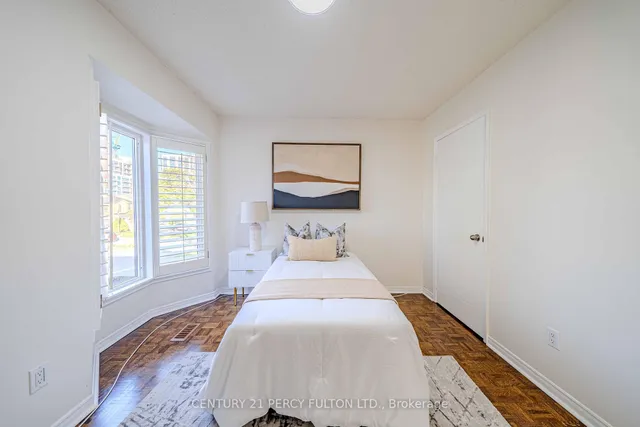 Additional image 25 of 45 Oak Knolls Cres