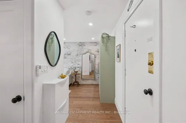 Additional image 15 of 137 Emerald St Unit 5