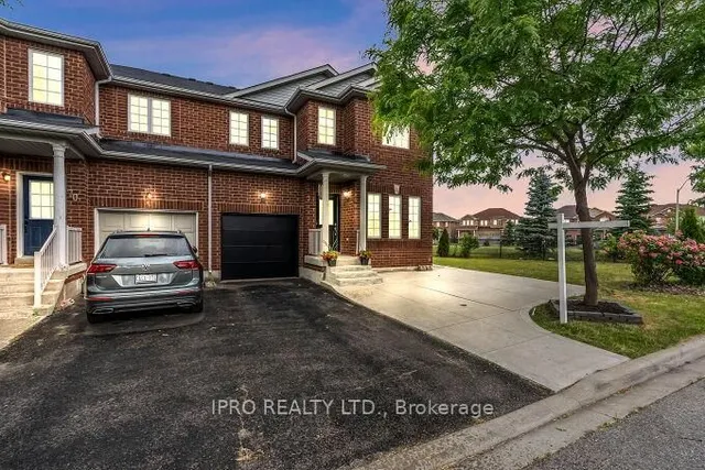 72 Commodore Dr