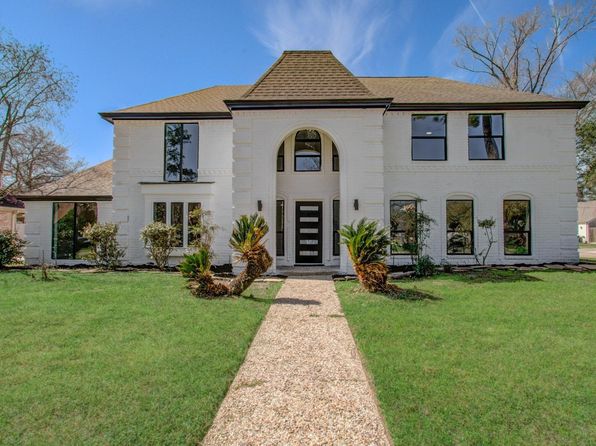 15619 Winding Moss Dr, Houston, TX 77068