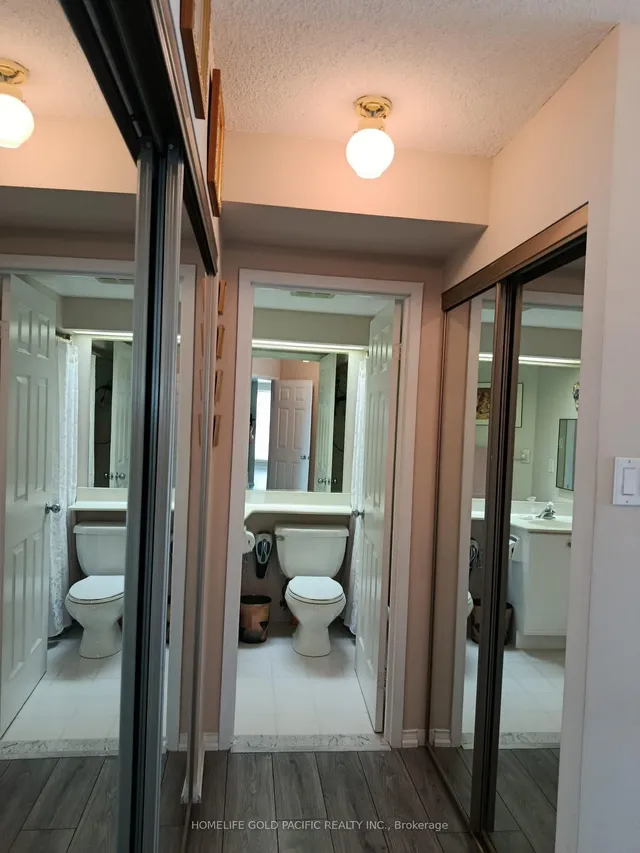 Additional image 33 of 77 Harbour Sq Unit 3702