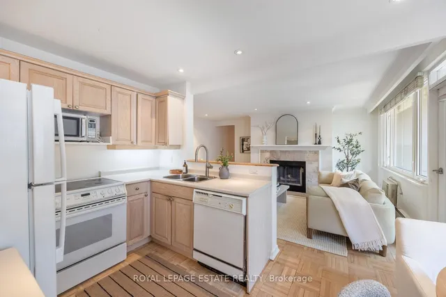 Additional image 27 of 21 Benlamond Ave Unit 4