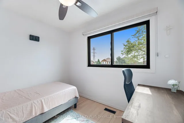 Additional image 31 of 421 Laurentian Ave