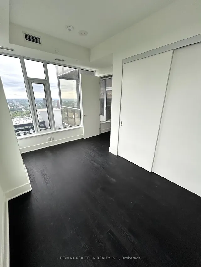 Additional image 13 of 11 Yorkville Ave Unit 5804