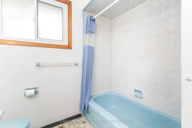 Additional image 25 of 18 Renner Crt