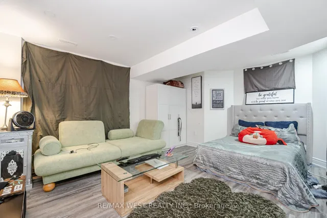 Additional image 38 of 70 Hogan Manor Dr